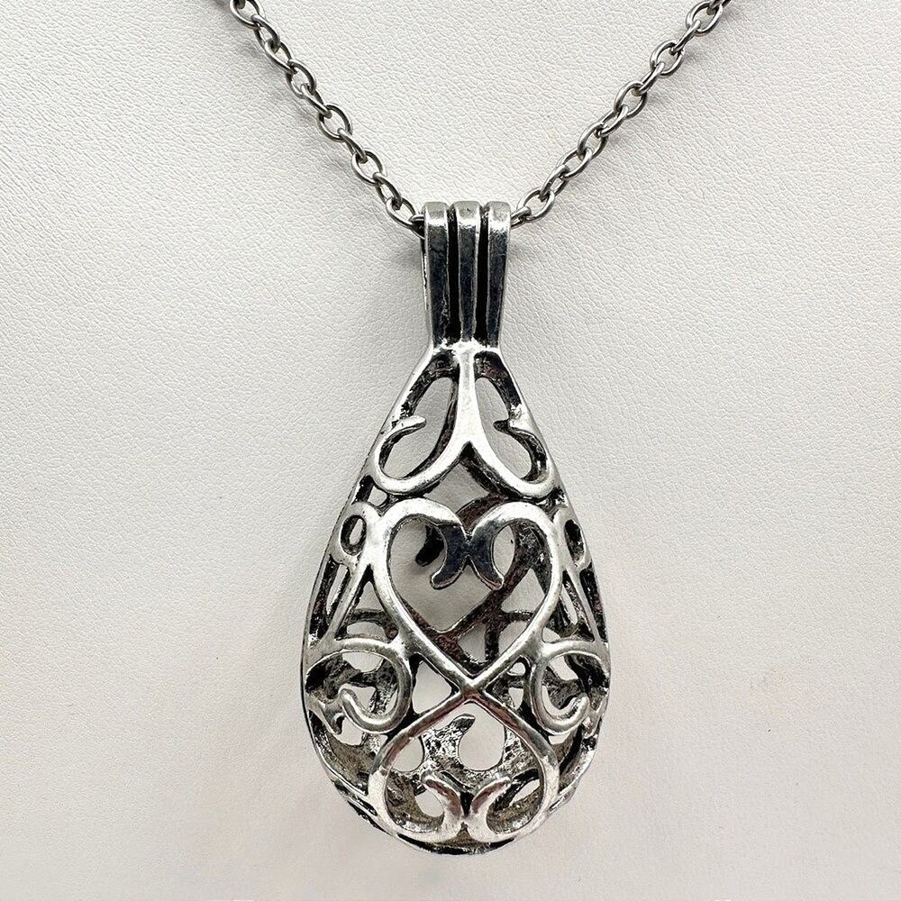 Vintage 80s Silver Tone Filigree Teardrop Heart Pendant Necklace Lobster Jewelry